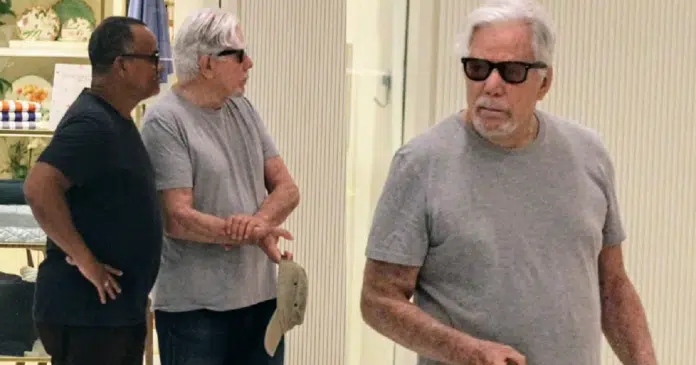 Aos 85 anos, Reginaldo Faria esbanja vitalidade em passeio no shopping