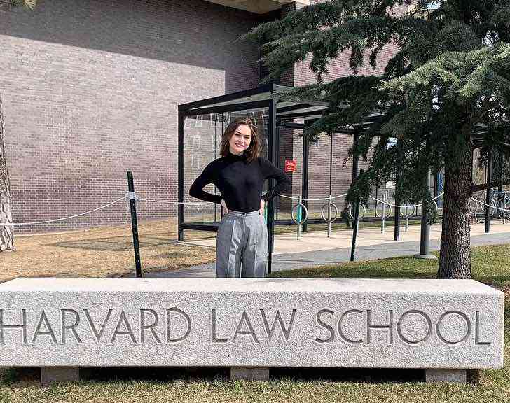 psicologiasdobrasil.com.br - Jovem que nasceu na prisão consegue bolsa de estudos em Harvard: "Ela é uma garota brilhante"