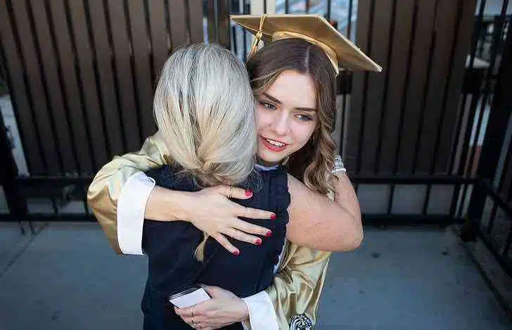 psicologiasdobrasil.com.br - Jovem que nasceu na pris&atilde;o consegue bolsa de estudos em Harvard: "Ela &eacute; uma garota brilhante"