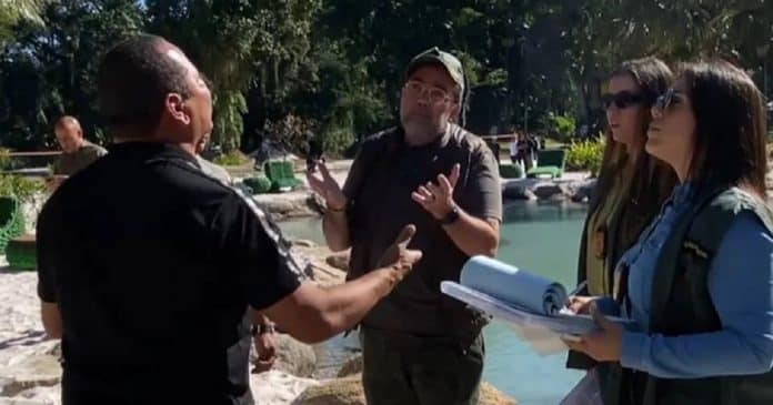 Pai de Neymar recebe voz de prisão durante fiscalização em mansão em Mangaratiba