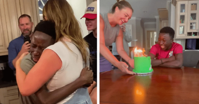 Meninos recentemente adotados se emocionam com primeiro bolo de aniversário da vida