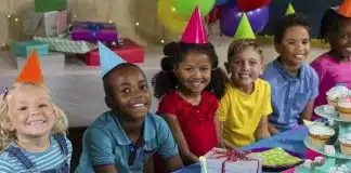 Mãe polemiza ao criticar crianças que levam irmãos em festas de aniversário