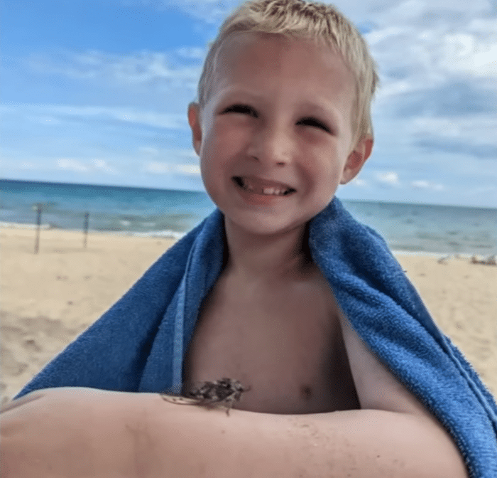 psicologiasdobrasil.com.br - Meninos mergulham na piscina para resgatar criança de 7 anos que estava se afogando