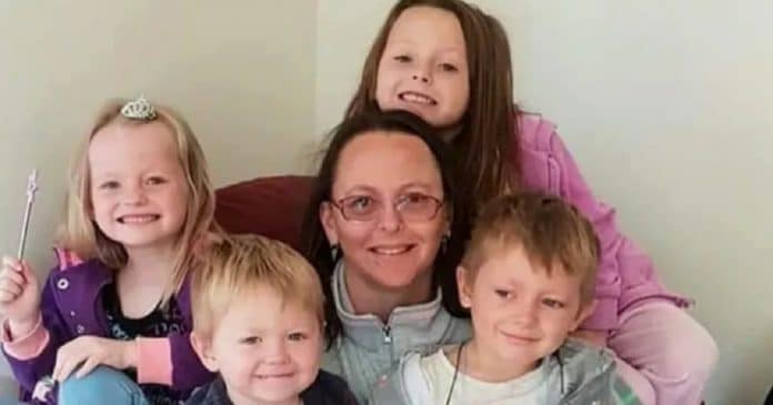 Pai processa ex-esposa e pede R$ 10 milhões depois de seus quatro filhos faleceram em acidente de carro