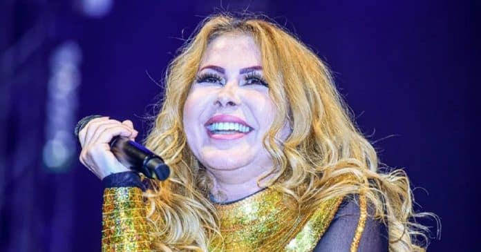 Joelma passa mal em cima do palco durante show e cancela turnê