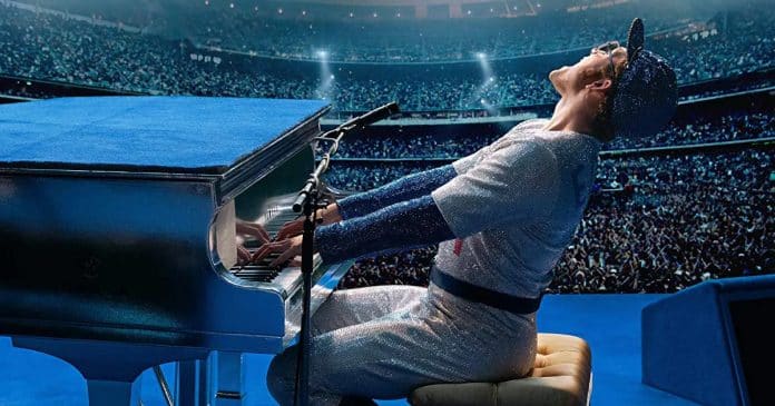 Elogiado filme sobre a trajetória de Elton John faz sucesso entre assinantes da Netflix