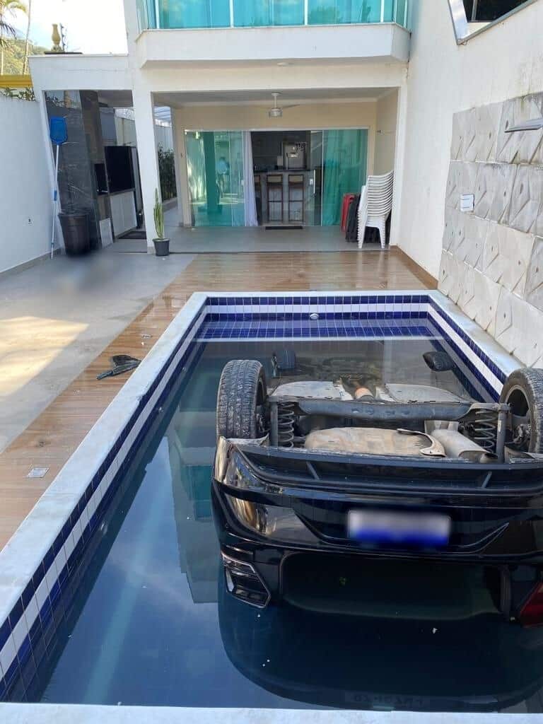 psicologiasdobrasil.com.br - Jovem de 22 anos falece após carro cair dentro de piscina de casa em Guarujá (SP)