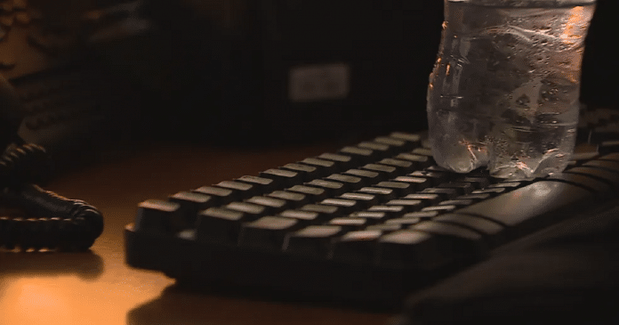 Médica do Samu colocava garrafa de água em cima de teclado para fingir que estava trabalhando