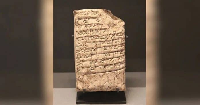 Carta escrita por adolescente há 3,8 mil anos reclamando da mãe viraliza na web