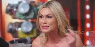 No Domingão da Globo, Lívia Andrade chora de saudade de Silvio Santos
