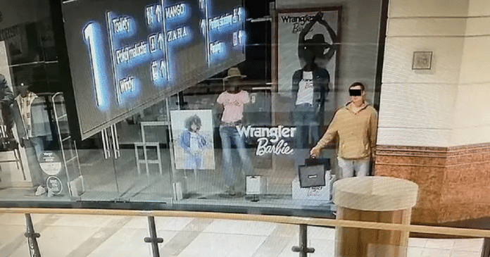Homem se passa por manequim enquanto espera loja fechar para roubar joias