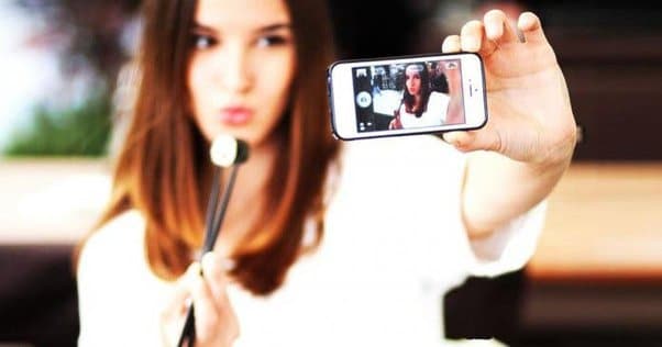 psicologiasdobrasil.com.br - Estudo revela conexão entre vício em redes sociais e narcisismo