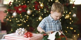 Mãe é criticada por dar ao filho presentes de Natal que ela já havia dado anteriormente