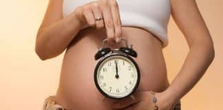 Gravidez aos 50 é tópico de discussão em fórum de mães: “É injusto com a criança”