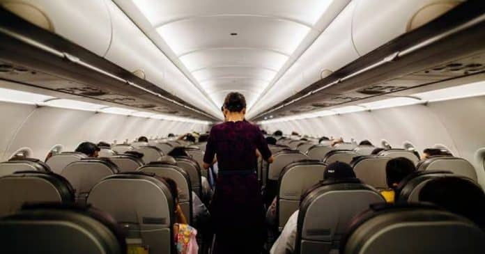 Passageiro é elogiado após se recusar a trocar assentos com ‘grávida exigente’
