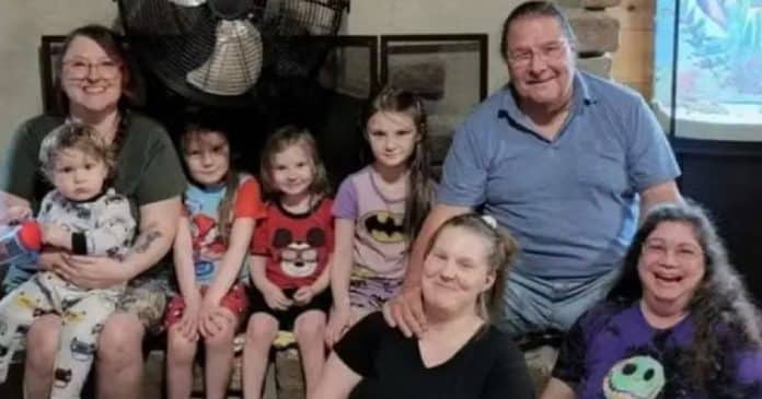 Ex-pastor com duas esposas e 23 filhos e enteadas diz estar à procura de terceira esposa
