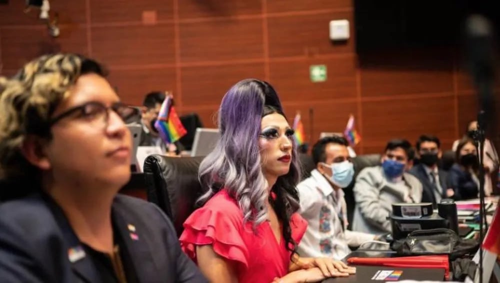 psicologiasdobrasil.com.br - Drag queen se torna apresentadora de noticiário no México