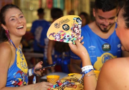 psicologiasdobrasil.com.br - K8 leva convidados para camarote em primeira noite de carnaval em SP