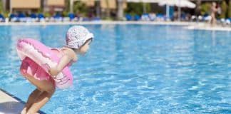Menina de 8 anos falece ao ser sugada por tubo de piscina de hotel