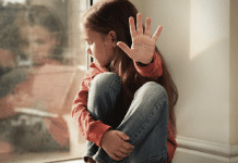 Trauma na infância pode dobrar risco de doença mental na vida adulta, aponta estudo