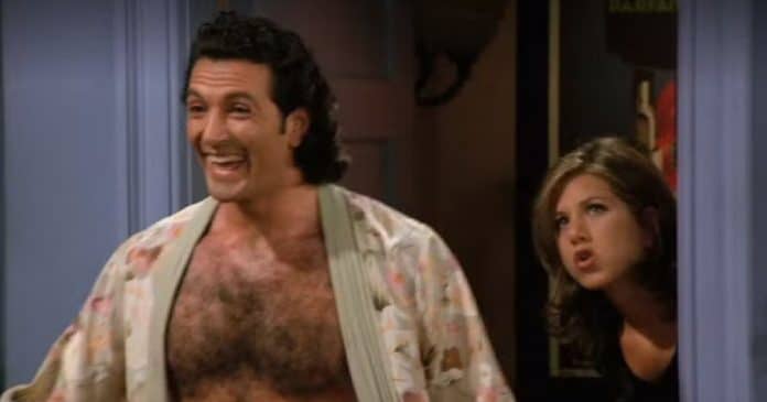 Ator de ‘Friends’ causa furor na web por sua aparência aos 62 anos: ‘Envelheceu como vinho’