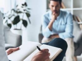 Saiba quem é o galã de novelas da Globo que também é psicólogo