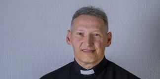 Padre Marcelo choca a web com fotos de antes e depois da depressão; veja!