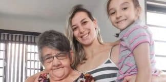 Mulher que adotou idosa abandonada sofre acidente e é cuidada pela “filha adotiva”