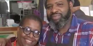 Homem descobre que a proprietária de sua padaria favorita é sua mãe biológica