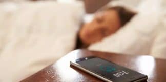 Por que não devemos usar o celular como despertador?