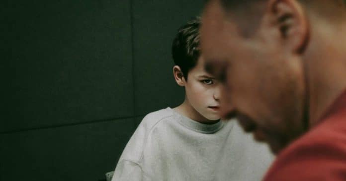 Nova minissérie investigativa da Netflix tem só 4 episódios e uma trama profundamente impactante