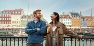O filme romântico irresistível que não sai do TOP 10 da Netflix desde a sua estreia