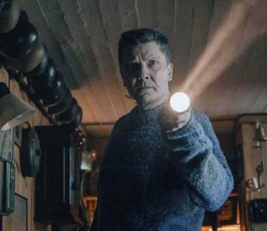 Novo filme da Netflix que não sai do TOP 10 está deixando todo mundo com uma pulga atrás da orelha