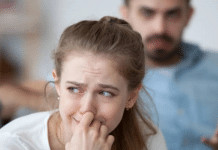 Por que algumas pessoas sempre choram durante discussões? A psicologia explica