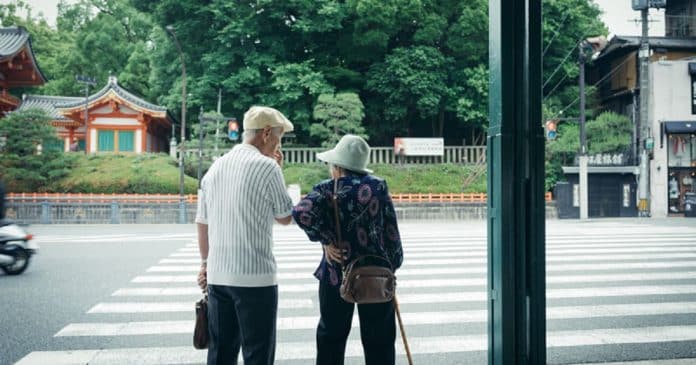 Dado chocante: A cada 8 dias um idoso é morto por alguém da família no Japão