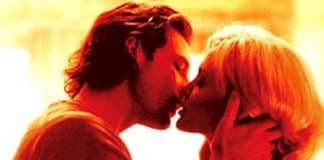 Filme com Angelina Jolie chega à Netflix e conquista fãs com humor, romance e reflexão