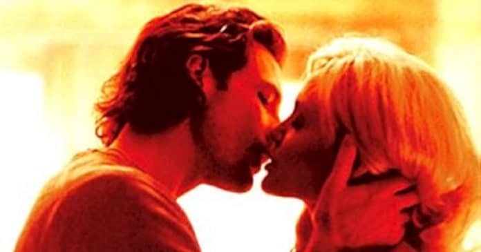 Filme com Angelina Jolie chega à Netflix e conquista fãs com humor, romance e reflexão