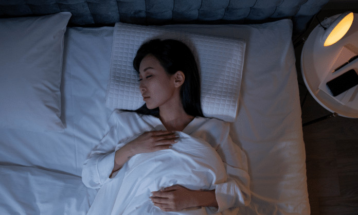 Este hábito de sono pode aumentar risco de derrame