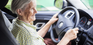Idosos podem comprar carros mais baratos com nova lei