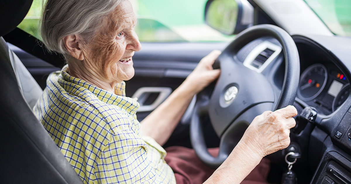 Idosos podem comprar carros mais baratos com nova lei