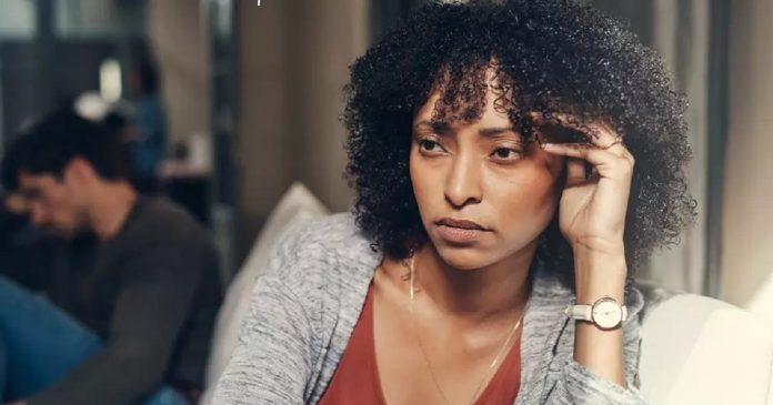 O que a Psicologia diz sobre pessoas que sempre ficam quietas para evitar conflitos?