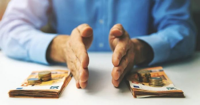 O que significa uma pessoa separar as notas de dinheiro por valor, de acordo com a psicologia?