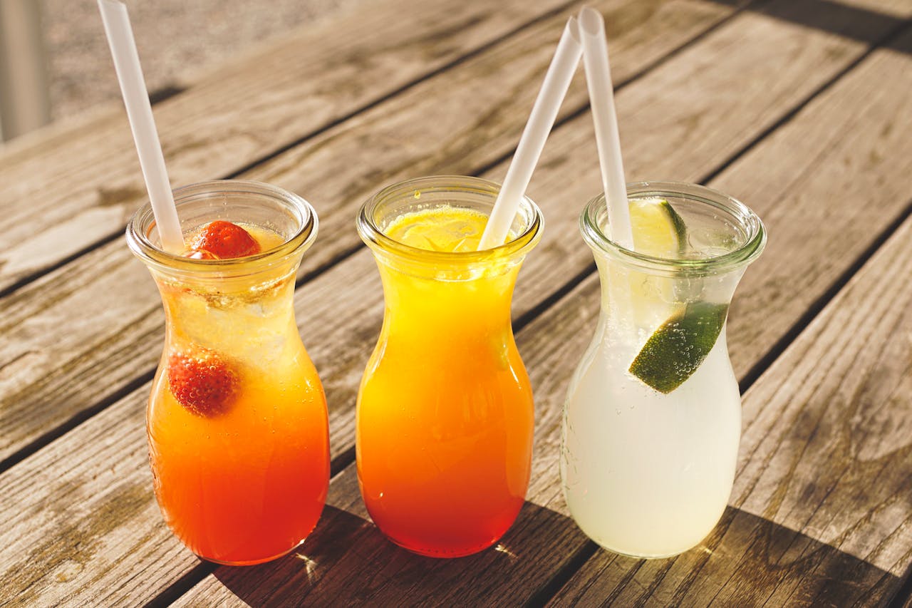 Bebidas geladas para uma tarde quente: opções para todos os gostos