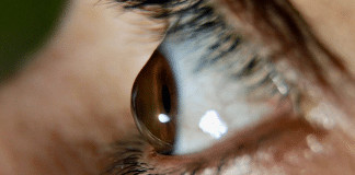 Vídeo mostra como coçar os olhos é algo terrível e deve ser evitado a todo custo
