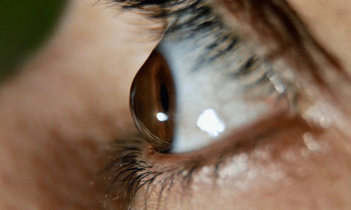 Vídeo mostra como coçar os olhos é algo terrível e deve ser evitado a todo custo