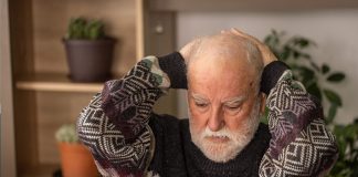 Você dorme desse jeito? Pode estar prejudicando seu cérebro e desenvolver Alzheimer, diz médico de Harvard