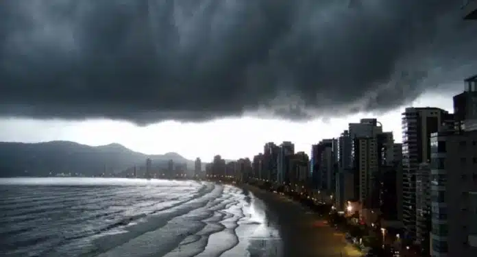 Ciclone extratropical gera alerta de tempestade severa e vendaval em 8 estados NESTE FIM DE SEMANA