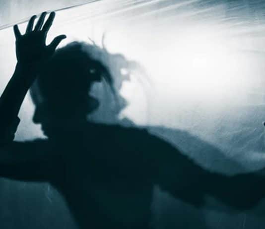 Por que algumas pessoas ‘ouvem’ vozes? Novo estudo mostra falha cerebral que pode explicar o fenômeno da esquizofrenia Por que algumas pessoas ‘ouvem’ vozes? Novo estudo mostra falha cerebral que pode explicar o fenômeno da esquizofrenia