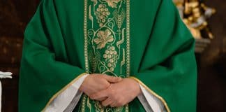 Homens gays podem virar padres? Vaticano agora diz que sim — mas só se aceitarem uma regra nada simples