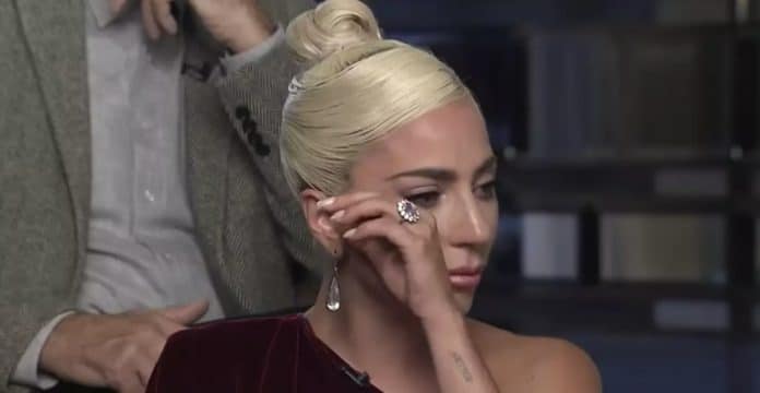 Surto psicótico, internação e silêncio - o relato chocante de Lady Gaga que veio à tona agora Surto psicótico, internação e silêncio: o relato chocante de Lady Gaga que veio à tona agora